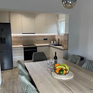 apartman-kurtov-pakostane.hotelinzadar.com/